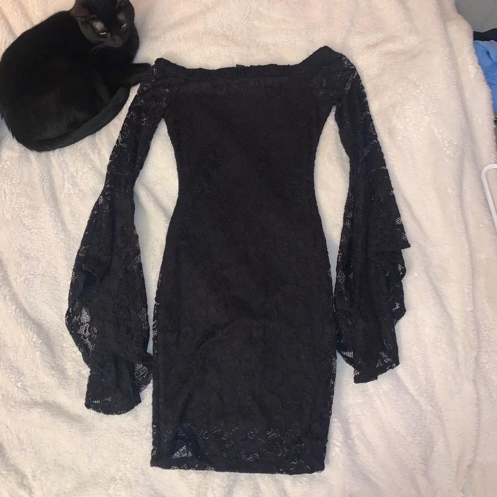 Black bodycon dress